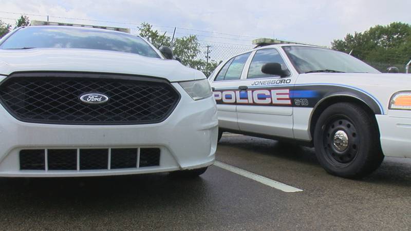 Jonesboro police were called to the 400-block of W. Strawn Ave to report of stolen packages.