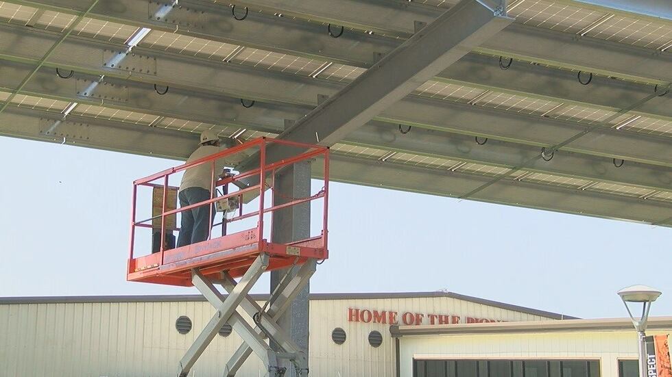 The school plans to have no energy bills in the next 20 years (Source: KAIT)