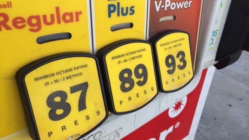 Los precios de la gasolina en Arkansas continúan acercándose a la marca de $5 por galón.