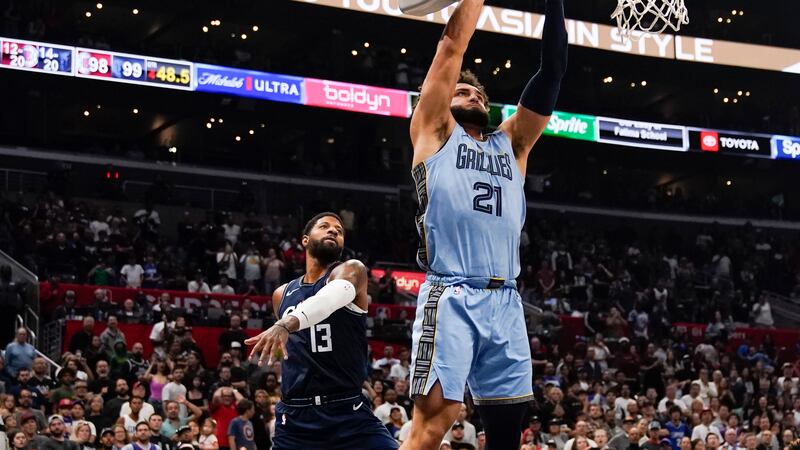 Memphis Grizzlies forward David Roddy, right, shoots the ball past Los Angeles Clippers...