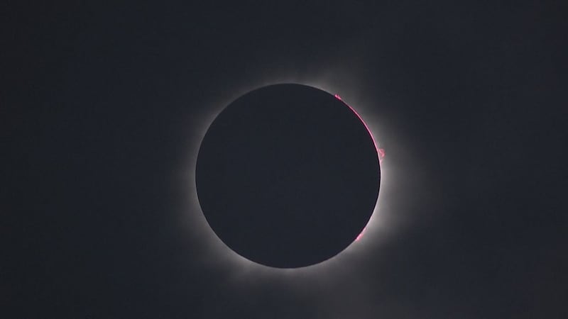 Un eclipse completo es algo que solo ocurre una vez cada 18 meses y algo que algunas personas...
